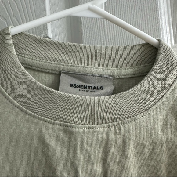 Brand new Essentials T-shirt - Picture 2 of 7